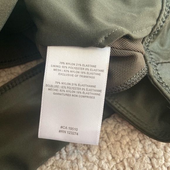 🌸 Lolë 🌸 cropped workout top/sports bra - Picture 7 of 10